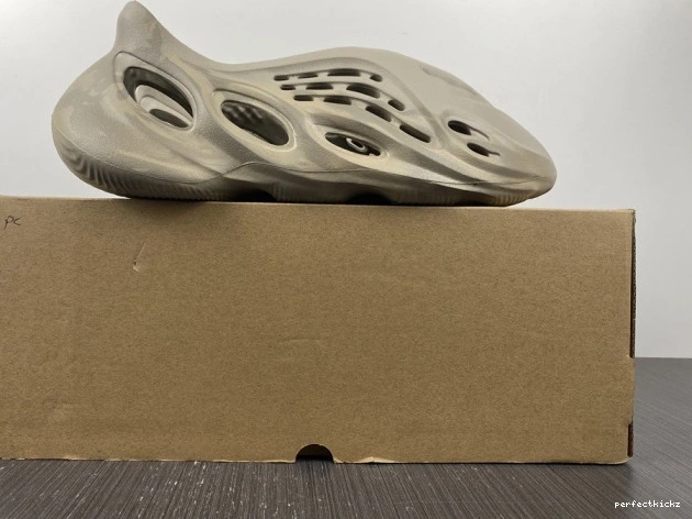 Foam Yeezy Adidas GX4472 Stone Sage RNNR 0728